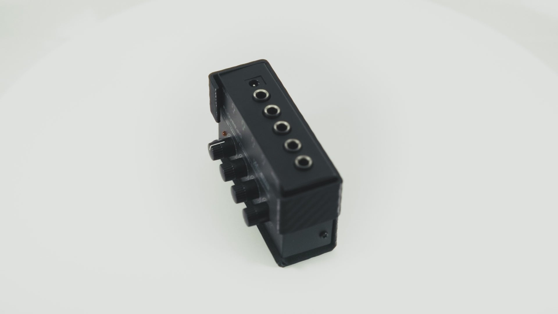 AUDIO SPLITTER WALL MOUNT